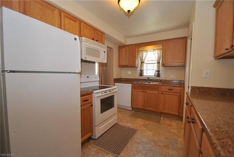 700 Glenhurst Rd, Willowick, OH 44095 photo 8
