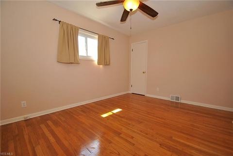700 Glenhurst Rd, Willowick, OH 44095 photo 17