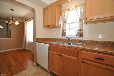 700 Glenhurst Rd, Willowick, OH 44095 photo 10