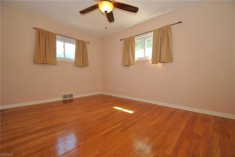 700 Glenhurst Rd, Willowick, OH 44095 photo 14