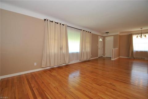700 Glenhurst Rd, Willowick, OH 44095 photo 4