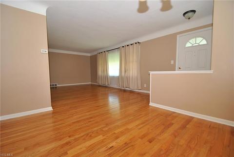 700 Glenhurst Rd, Willowick, OH 44095 photo 7