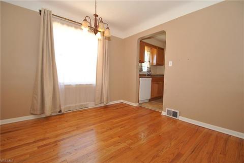 700 Glenhurst Rd, Willowick, OH 44095 photo 5