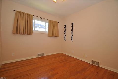 700 Glenhurst Rd, Willowick, OH 44095 photo 11