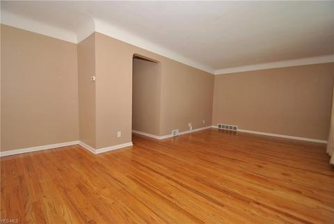 700 Glenhurst Rd, Willowick, OH 44095 photo 3