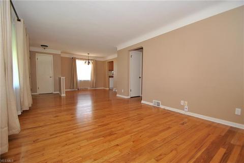 700 Glenhurst Rd, Willowick, OH 44095 photo 2
