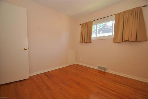 700 Glenhurst Rd, Willowick, OH 44095 photo 12
