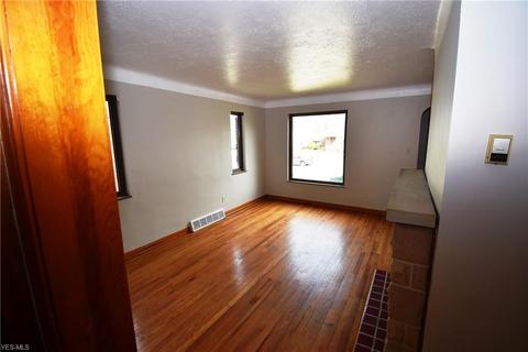 2911 Brookview Blvd, Parma, OH 44134 photo 3