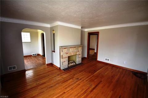 2911 Brookview Blvd, Parma, OH 44134 photo 2