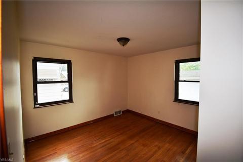 2911 Brookview Blvd, Parma, OH 44134 photo 6