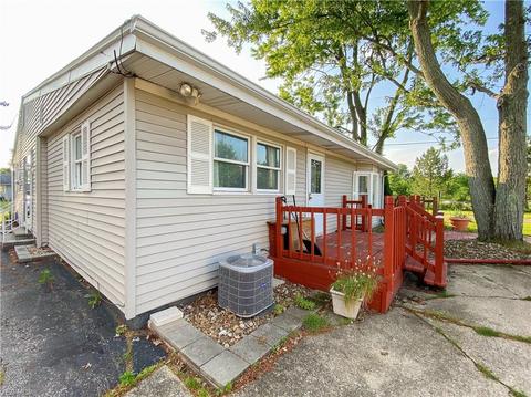 383 Roosevelt Ave, Elyria, OH 44035 photo 9