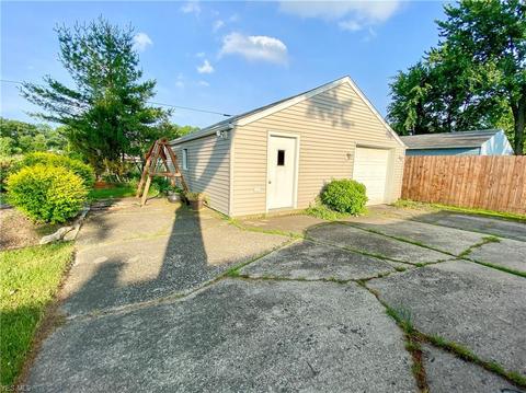 383 Roosevelt Ave, Elyria, OH 44035 photo 8