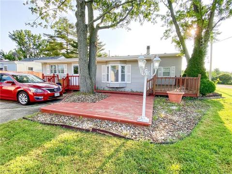 383 Roosevelt Ave, Elyria, OH 44035 photo 6