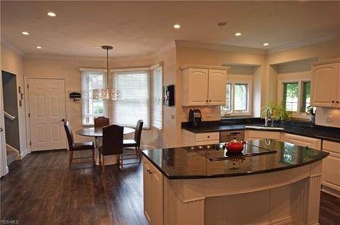2811 Loreto Dr, Willoughby Hills, OH 44094 photo 3