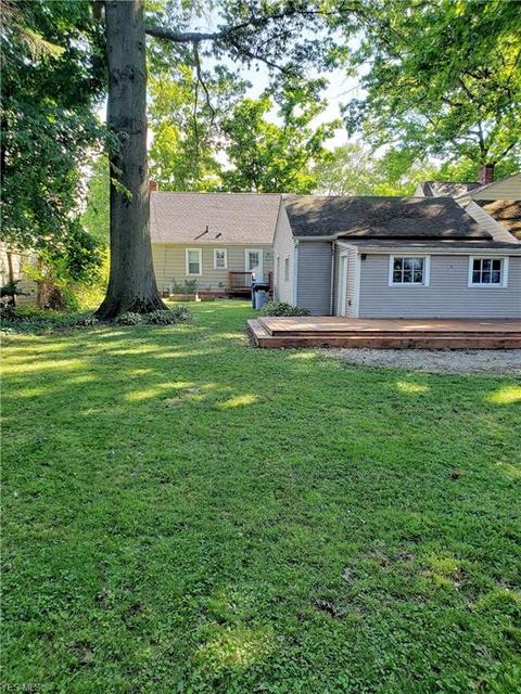 60 Baker St, Berea, OH 44017 photo 2