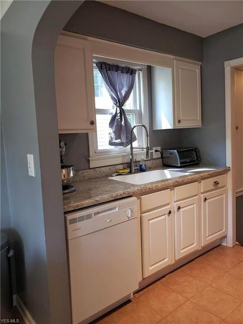 60 Baker St, Berea, OH 44017 photo 6