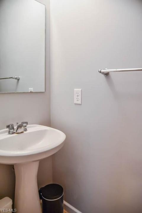2677 Diamond St NE, Canton, OH 44721 photo 9