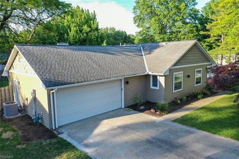 480 Cranston Dr, Berea, OH 44017 photo 3