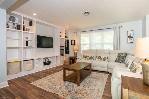 480 Cranston Dr, Berea, OH 44017 photo 8