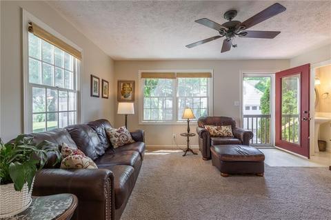 151 E 213th St, Euclid, OH 44123 photo 9