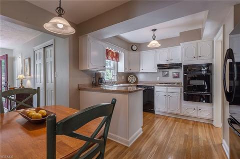 151 E 213th St, Euclid, OH 44123 photo 8