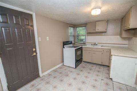 7540 State Rd, Parma, OH 44134 photo 3