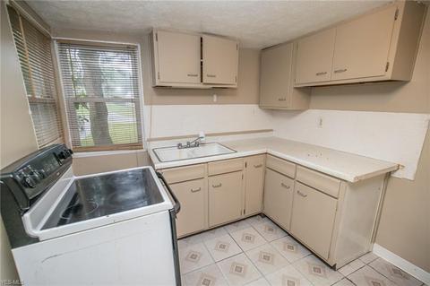 7540 State Rd, Parma, OH 44134 photo 4