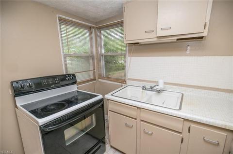 7540 State Rd, Parma, OH 44134 photo 5