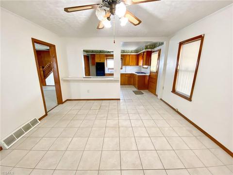 2318 E 29th St, Lorain, OH 44055 photo 9