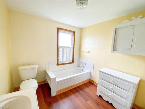 2318 E 29th St, Lorain, OH 44055 photo 3