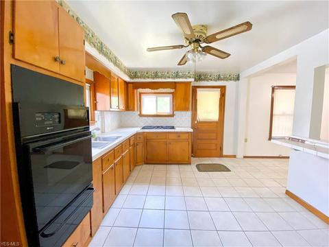 2318 E 29th St, Lorain, OH 44055 photo 12