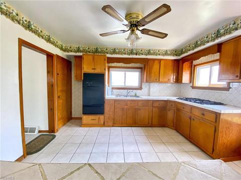2318 E 29th St, Lorain, OH 44055 photo 6