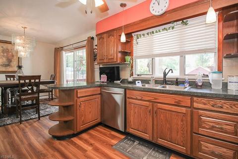 2032 E 37th St, Lorain, OH 44055 photo 4