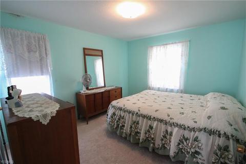 705 E 266th St, Euclid, OH 44132 photo 5