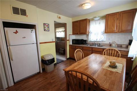 705 E 266th St, Euclid, OH 44132 photo 4