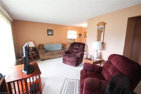 705 E 266th St, Euclid, OH 44132 photo 2