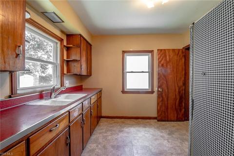 237 13th St, Elyria, OH 44035 photo 9