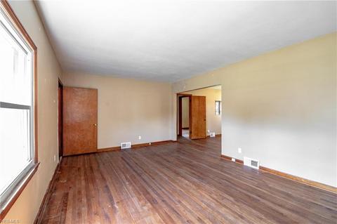 237 13th St, Elyria, OH 44035 photo 6