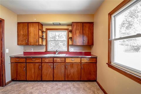 237 13th St, Elyria, OH 44035 photo 10