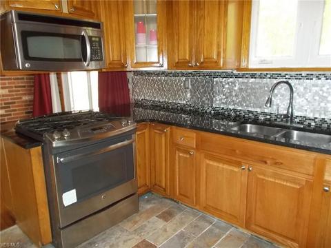 1307 E 15th St, Ashtabula, OH 44004 photo 3