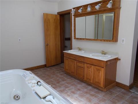 1307 E 15th St, Ashtabula, OH 44004 photo 16