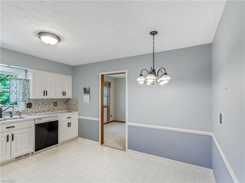 559 Mcentee Dr, Wadsworth, OH 44281 photo 5