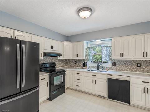 559 Mcentee Dr, Wadsworth, OH 44281 photo 8