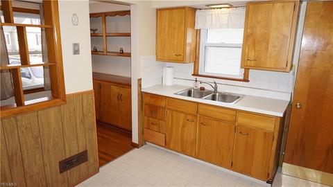 8317 Kenton Ave, Parma, OH 44129 photo 5