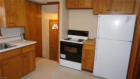 8317 Kenton Ave, Parma, OH 44129 photo 4