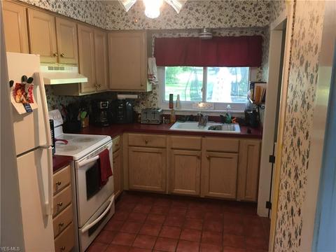 628 Holden Dr, Ashtabula, OH 44004 photo 7