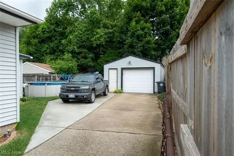703 Evans Ave, Akron, OH 44310 photo 3