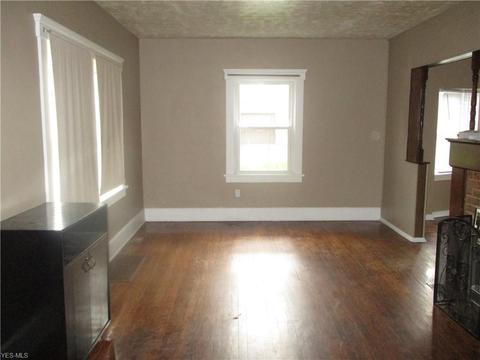 457 Kenyon Ave, Elyria, OH 44035 photo 5
