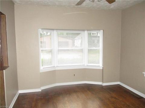 457 Kenyon Ave, Elyria, OH 44035 photo 8