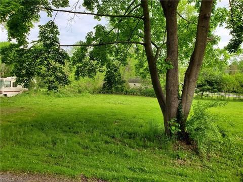 3290 Cottage Grv, Akron, OH 44319 photo 2